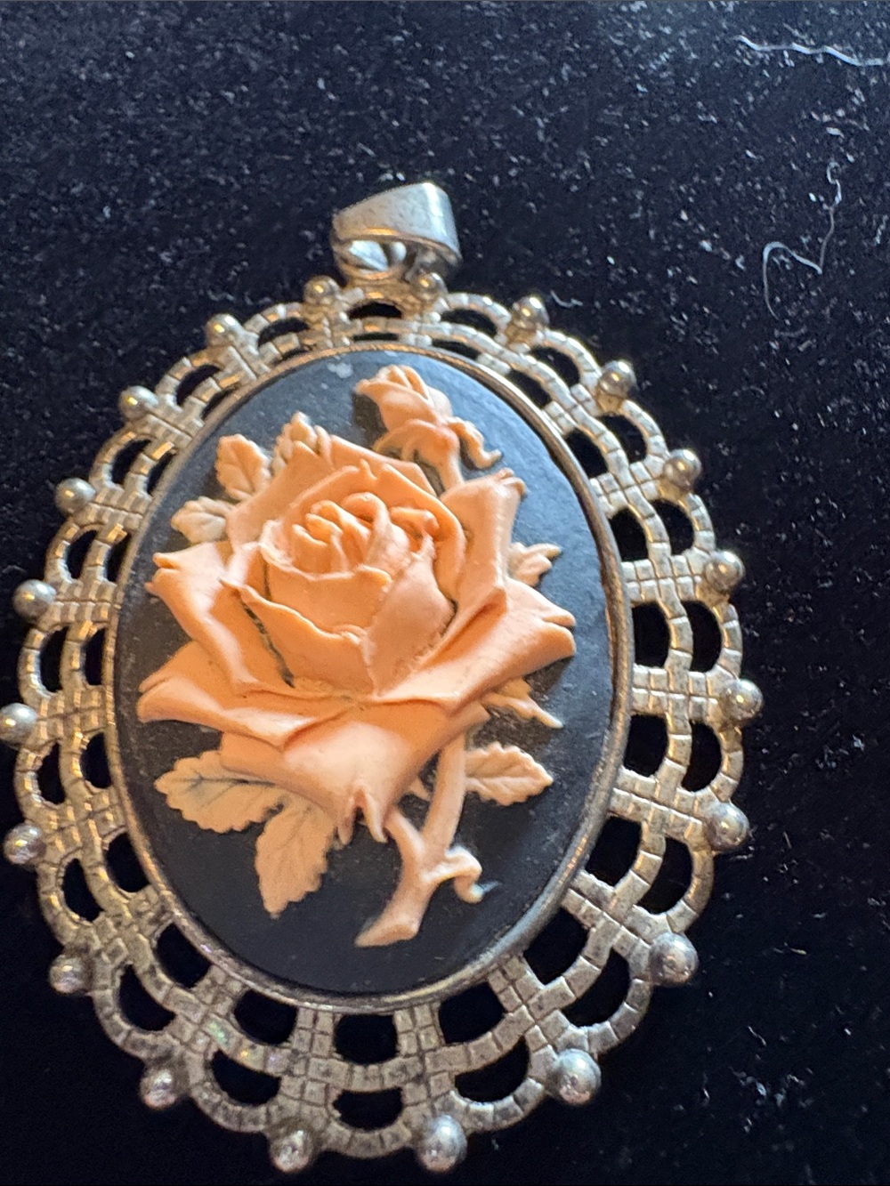 Avon Vintage Serena Rose Cameo Pendant